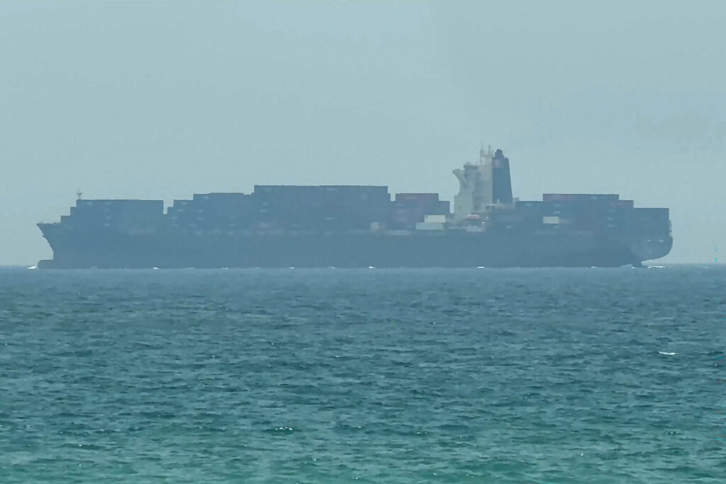 L&rsquo;Iran déclare le détroit d&rsquo;Ormuz fermé, l&rsquo;armée américaine assure que le trafic est maintenu.