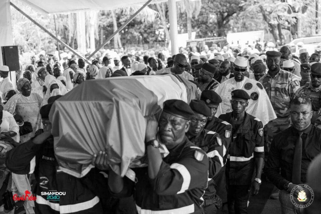 Conakry/Dernier adieu à Hadja Andrée Touré : le Président Mamadi Doumbouya lui rend un ultime hommage