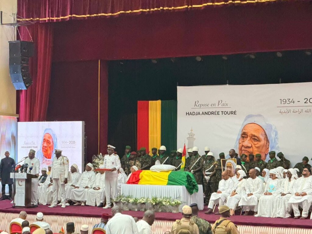 Conakry : Hadja Andrée Touré élevée à titre posthume à la dignité de Grand-Croix de l’Ordre national du Colatier