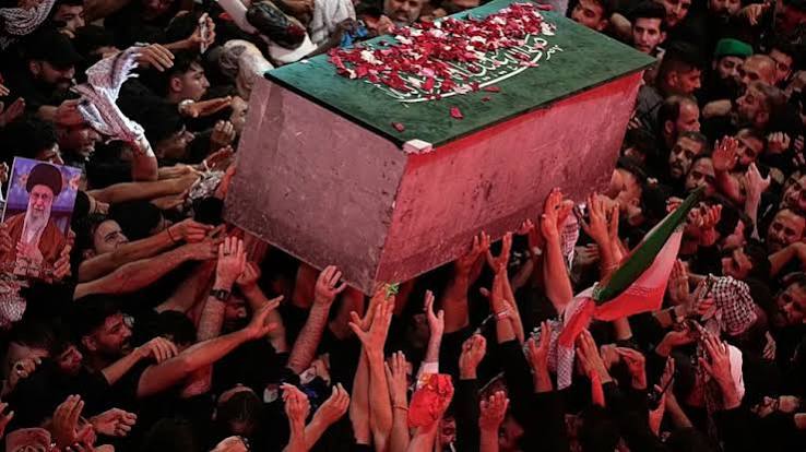 Iran : Ali Khamenei inhumé au mausolée de l&rsquo;imam Reza, sans Mojtaba Khamenei