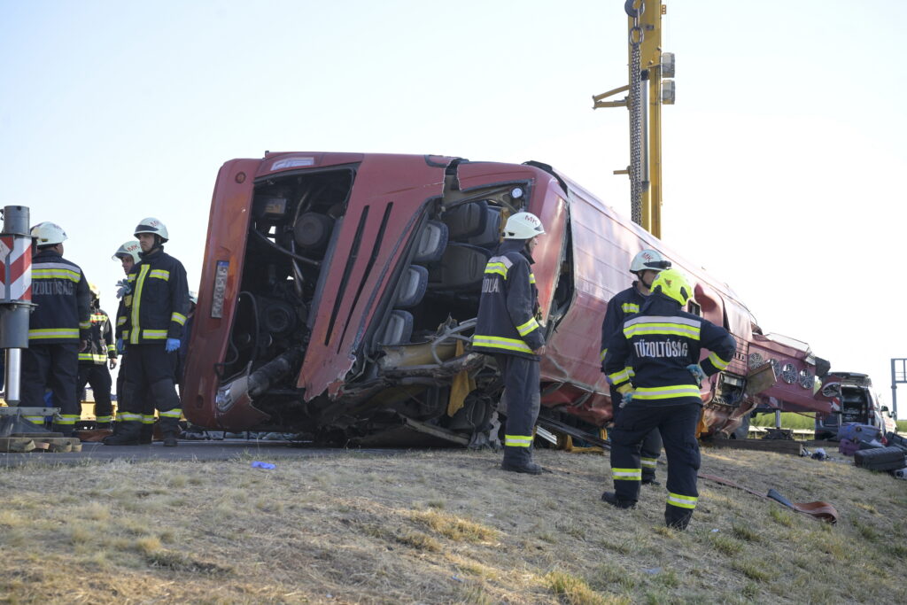 Hongrie: 12 morts et 10 blessés dans l&rsquo;accident d&rsquo;un bus immatriculé en Pologne