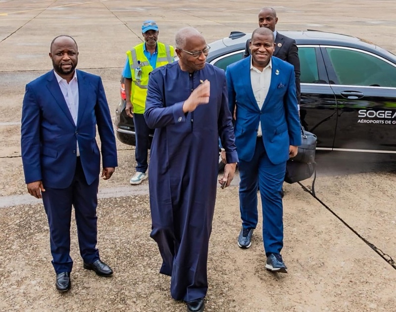 Fête de l&rsquo;indépendance de la Côte d’Ivoire : Le Premier ministre guinéen Amadou Oury Bah est arrivé à Abidjan