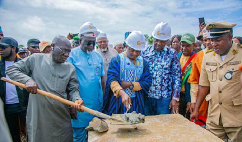 Mamou/Culture: Le ministre Moussa Moïse Sylla lance les travaux de construction du musée et du centre culturel régional