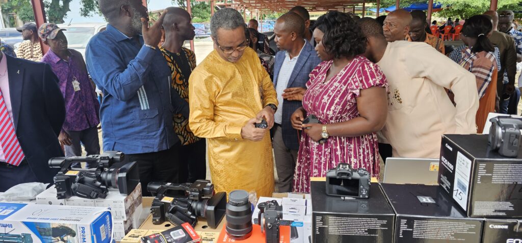 Guinée- Médias : l’AGP met des équipements à la disposition de ses agents  