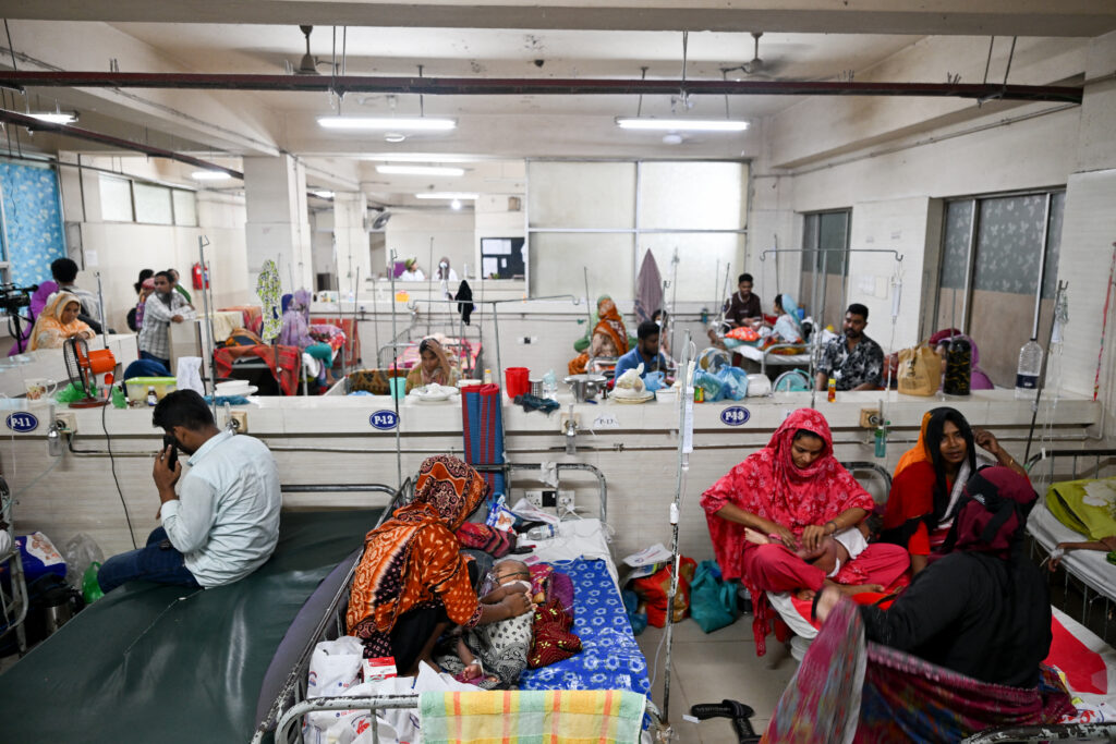 Au Bangladesh, l&rsquo;épidémie de rougeole n&rsquo;en finit pas, avec près de 1.000 enfants morts