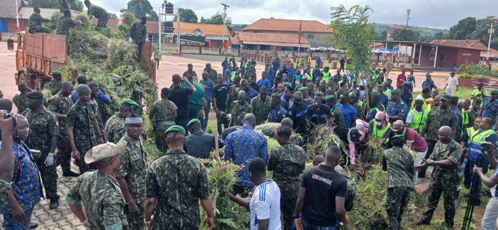 Boké : civils et militaires unis dans une marche patriotique à l’occasion du 2 octobre