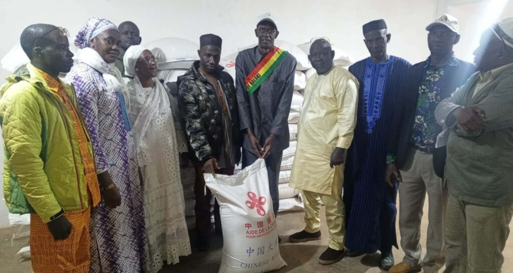 Mali : 68 sacs de riz remis aux personnes vulnérables de trois communes