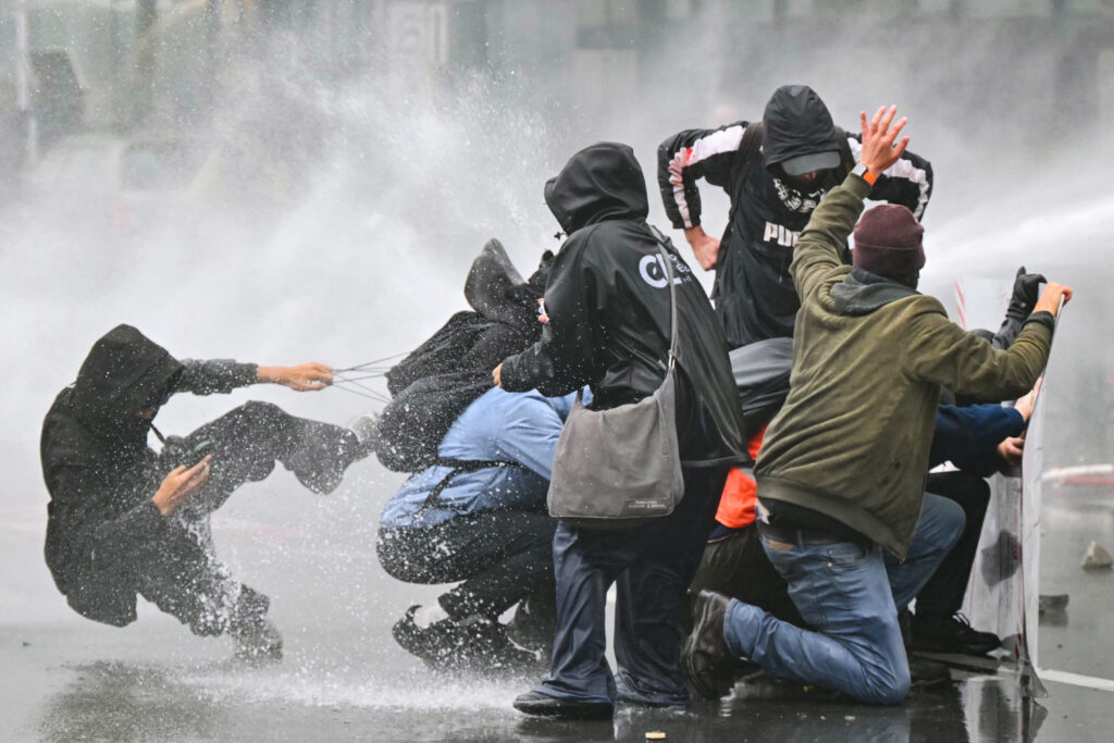Tensions entre jeunes et policiers à Bruxelles en marge d&rsquo;une manifestation contre la rigueur budgétaire
