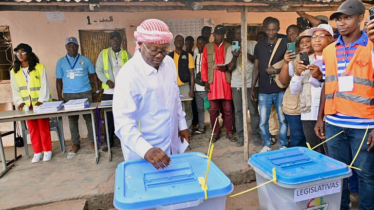 Guinée-Bissau : l’ancien Président interdit de retour, la population réagit