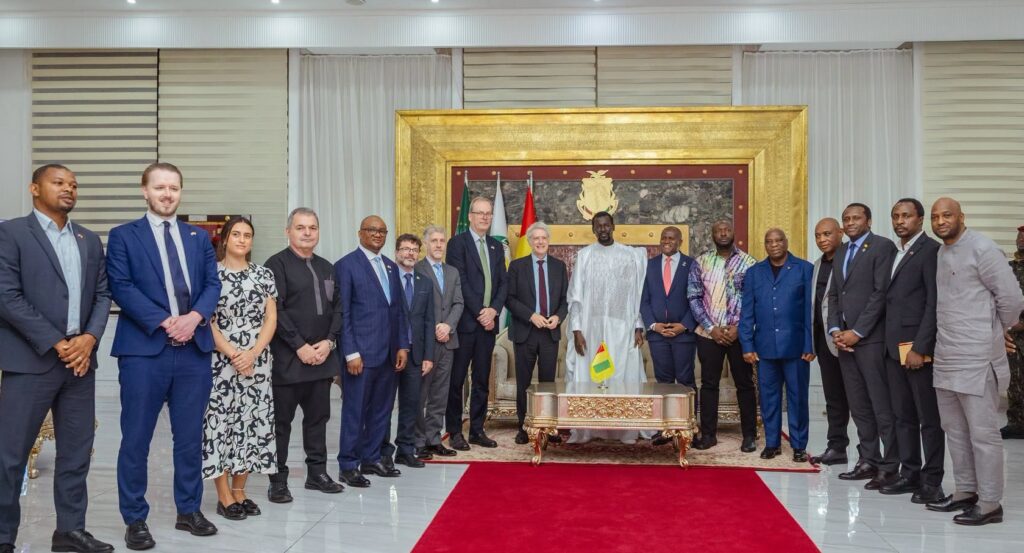 Guinée/Diplomatie économique : le Président Mamadi DOUMBOUYA reçoit une délégation britannique en marge du forum WCAF à Conakry