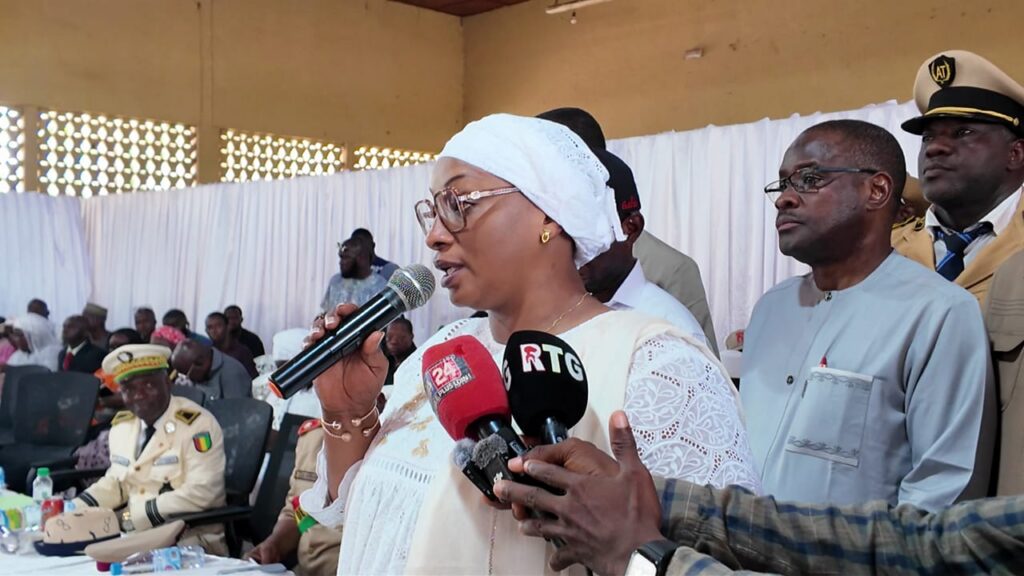 Kankan : La ministre Djénabou Touré appelle au respect de l’autorité de l’État