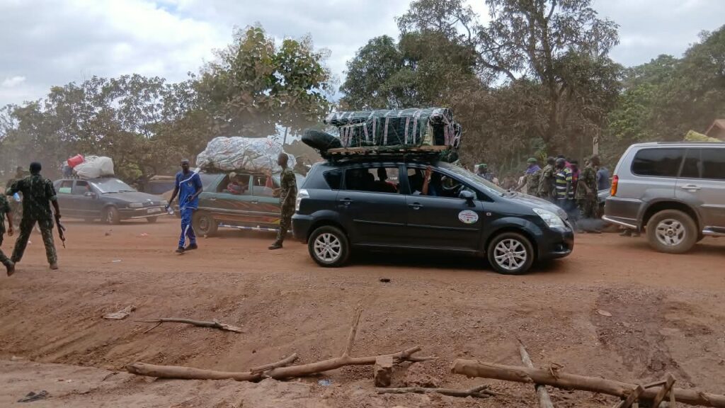 Dubréka : Des habitants de Koubia barricadent la RN3 pour dénoncer la poussière