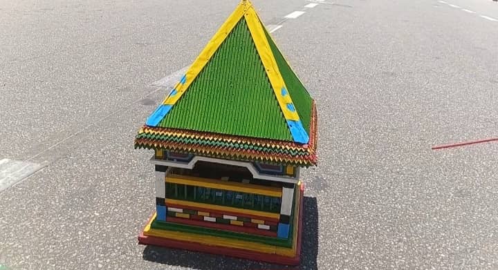 Guinée : Un jeune enseignant réalise une œuvre d’art dédiée au Président Mamadi Doumbouya