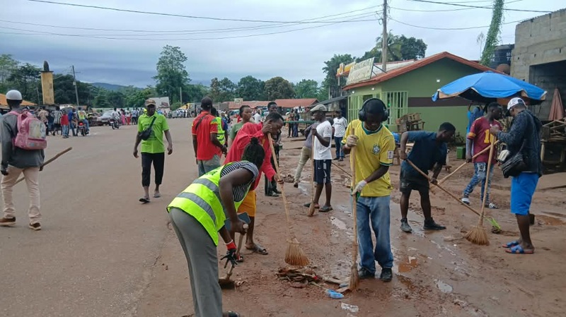 Dubréka/Fête de l’Indépendance: Vaste opération d’assainissement dans le district de Koubia